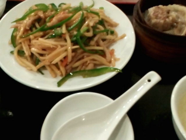 青椒肉絲_海鮮餃子 帆船 プレナ幕張店