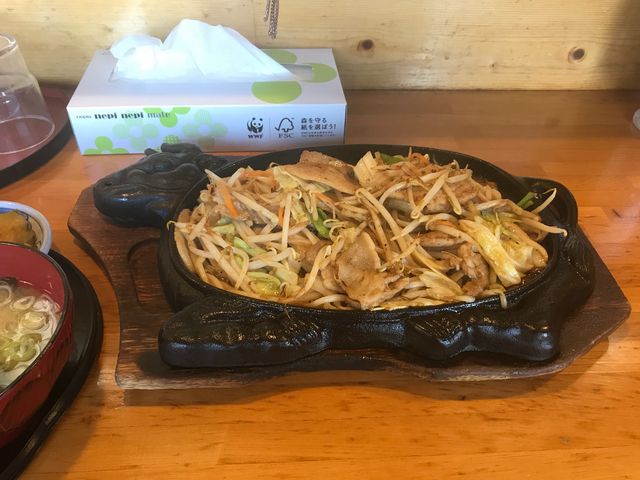 焼肉定食。野菜たっぷり。_篠亭