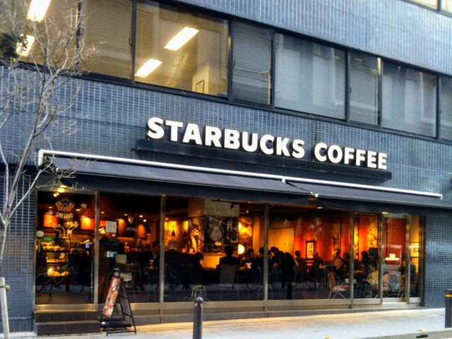 『スターバックス・コーヒー 日本橋本町店』。_スターバックス・コーヒー 日本橋本町店