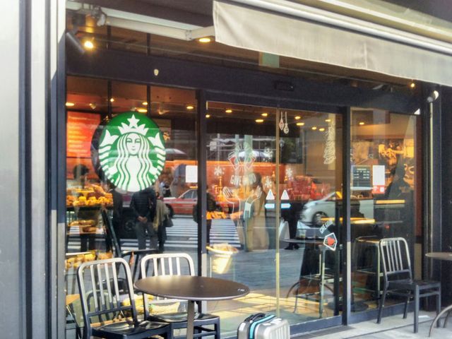 『スターバックス・コーヒー 日本橋スルガビル店』。_スターバックス・コーヒー 日本橋スルガビル店