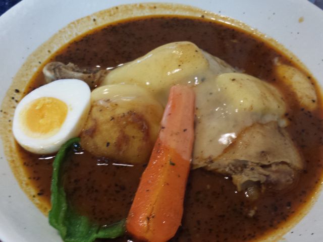 チキンにチーズをトッピング_札幌らっきょ 琴似店
