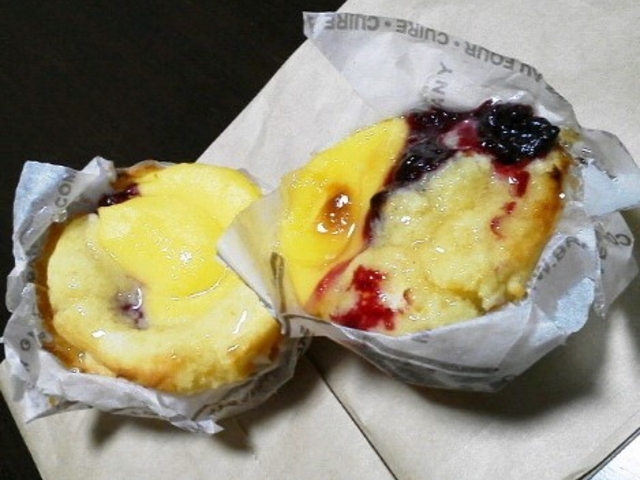 チョコ、チーズ、ブルーベリーなど3〜4種類が季節に応じて変わるマフィン_Ange Michiko