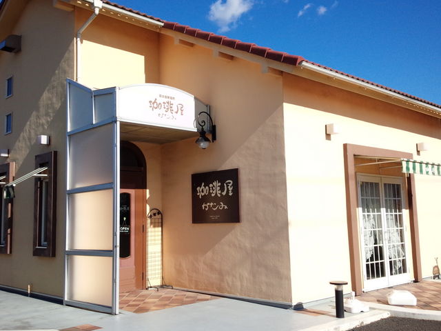 お店裏にも駐車場あります_珈琲屋かたみ