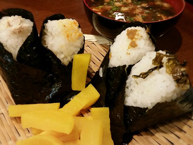 左から→塩さば、うにくらげ、カレーそぼろ、高菜。_かにや銅座本店