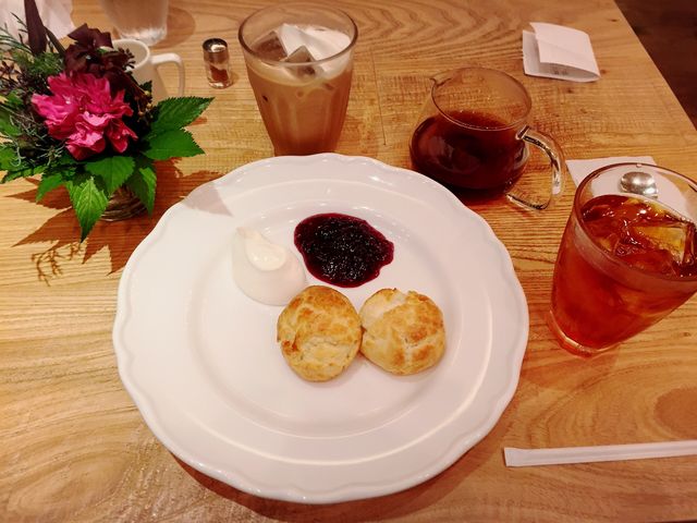 スコーンも季節のスイーツも美味です。_アフタヌーンティー・ティールーム 丸の内新丸ビル店