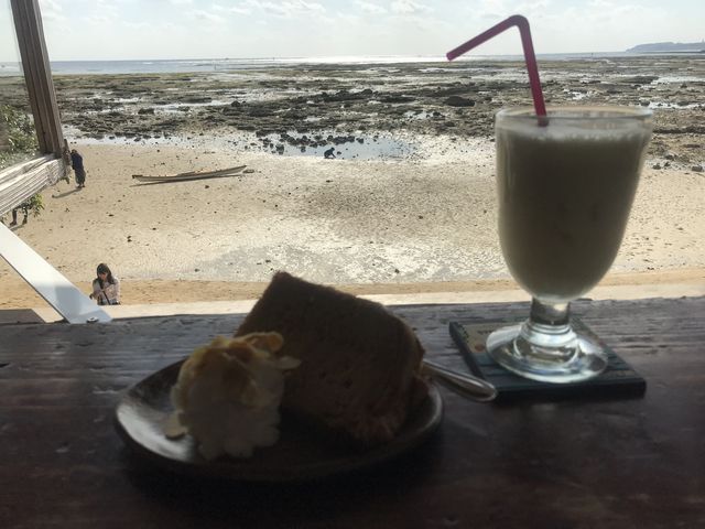 シフォンケーキとバナナのスムージィ_浜辺の茶屋