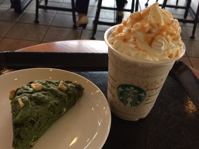 フラペチーノとスコーン_スターバックス・コーヒー ルミネ川越店