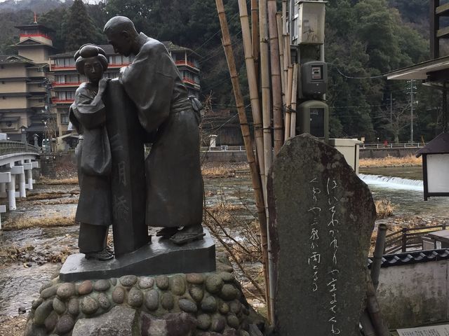 モニュメントと歌碑_三朝小唄歌碑・モニュメント