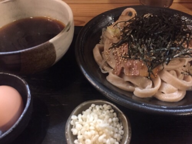 肉つけ汁うどんです。_高円寺 とこ井