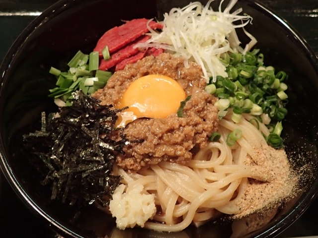 注文した「牛タンまぜそば」
この牛タンはイマイチでした…_ロイヤルコーヒーショップ