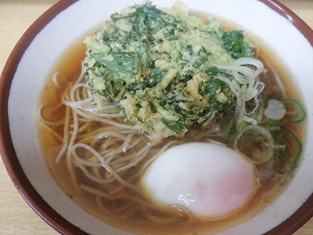 見た目は美味しそうなんですが…
ちなみに卵はトッピングです_そばの神田 東一屋駅前店
