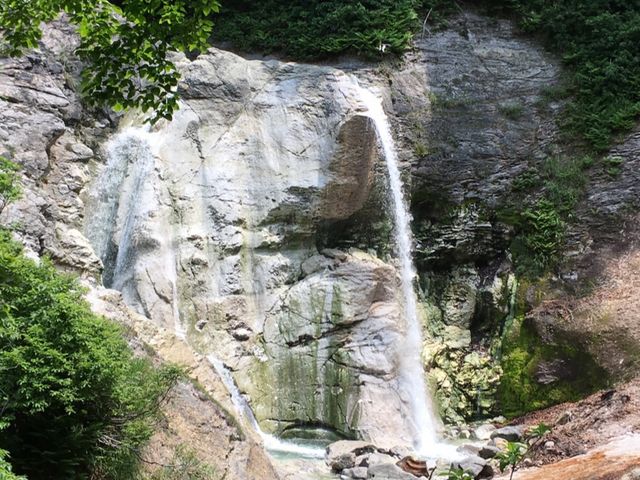 圧巻の湯滝_川原毛地獄