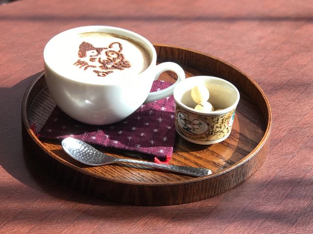【夢二カフェ 港や】期間限定メニュー『猫のタマカプチーノ』550円_夢二カフェ 港や