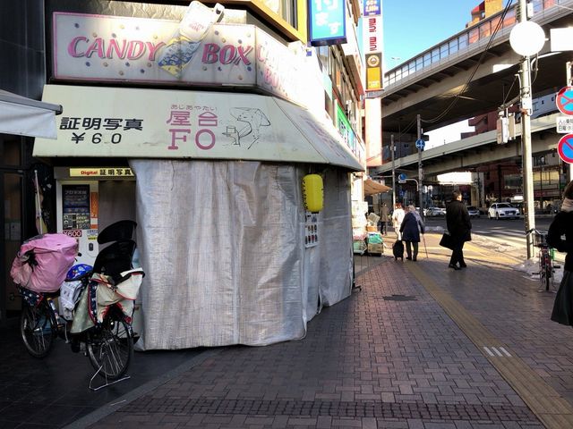 屋台みたいな外観_アジア屋台FO (フォー)