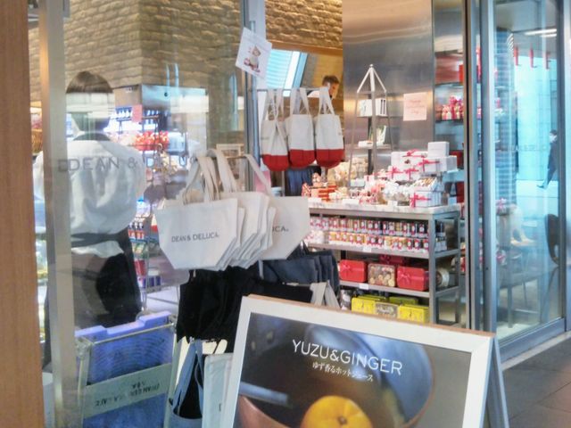 『DEAN & DELUCA CAFE ROPPONGI』。_DEAN & DELUCA CAFE ROPPONGI