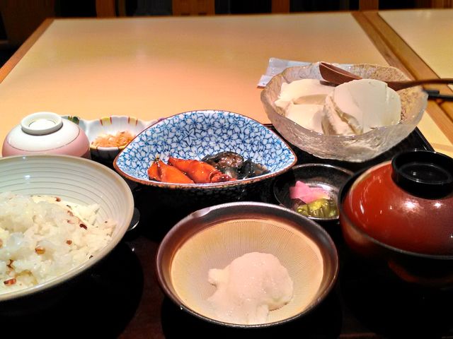 自家製豆腐膳です_りんどう