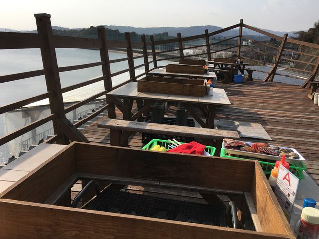 お天気がいい日は二階席も楽しいです。_かき焼き・勇栄丸