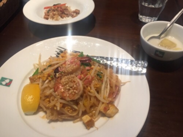 パッタイのセットです。_バンコク・キッチン 銀座コリドー街店
