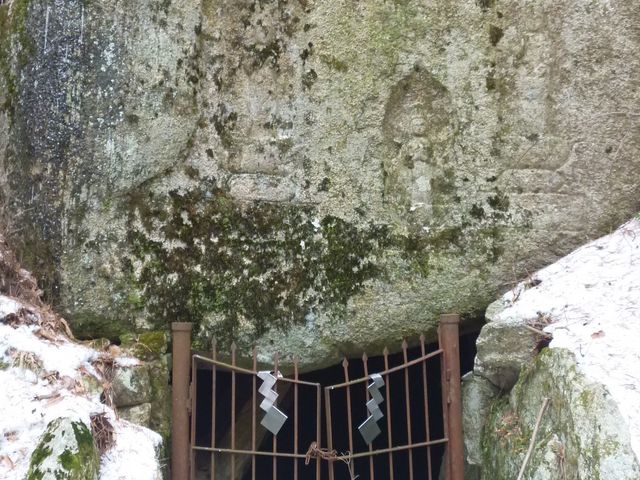 魏石鬼窟