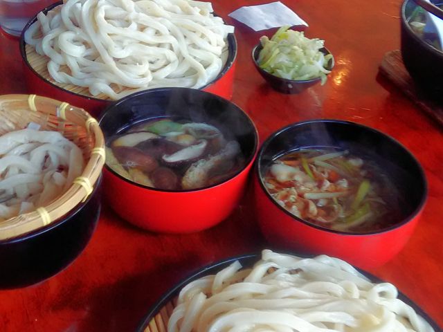 普通盛りでもこのボリューム_元祖田舎っぺうどん 熊谷北店
