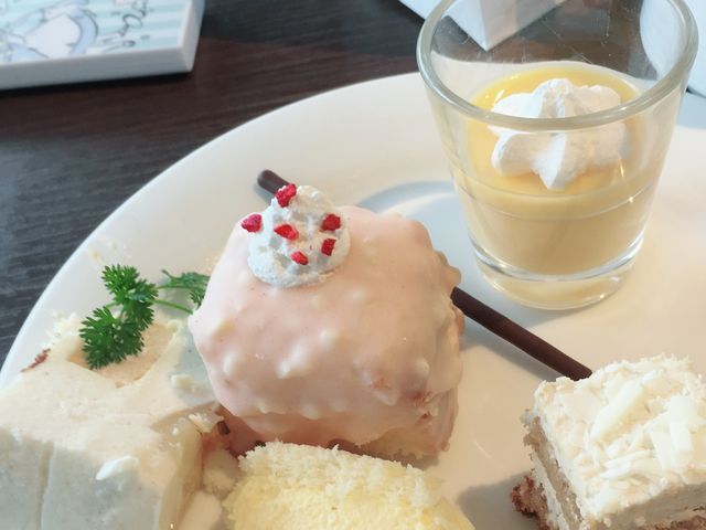 可愛いケーキたち_アンド スウィーツ!スウィーツ!ビュッフェ!アリス 札幌ル・トロワ店