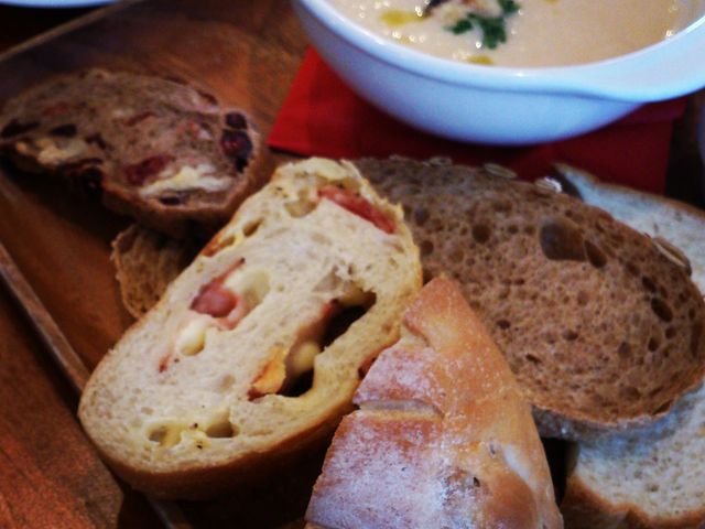 色んなカンパーニュが食べ比べできて、朝から贅沢な時間です!_BAKERY KITCHEN RAGGRUPPI 大手門店