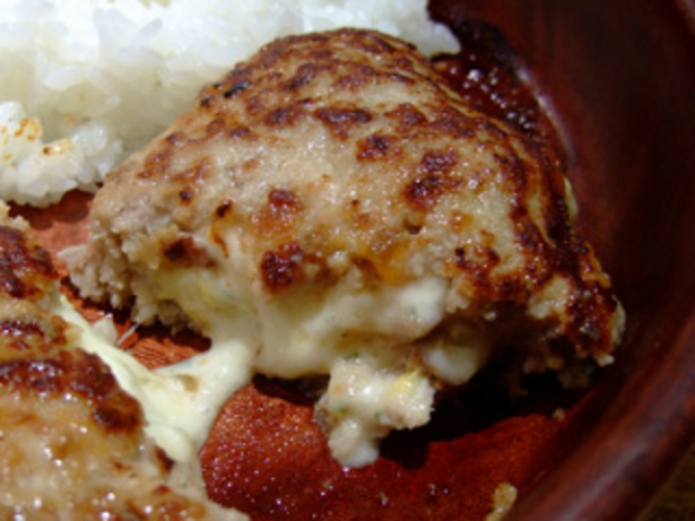 中のチーズがとろけます!_びっくりドンキー苫小牧光洋店