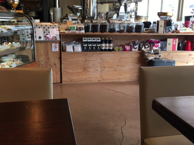 店内_コーヒーマーケット焙煎・ケーキ工房店