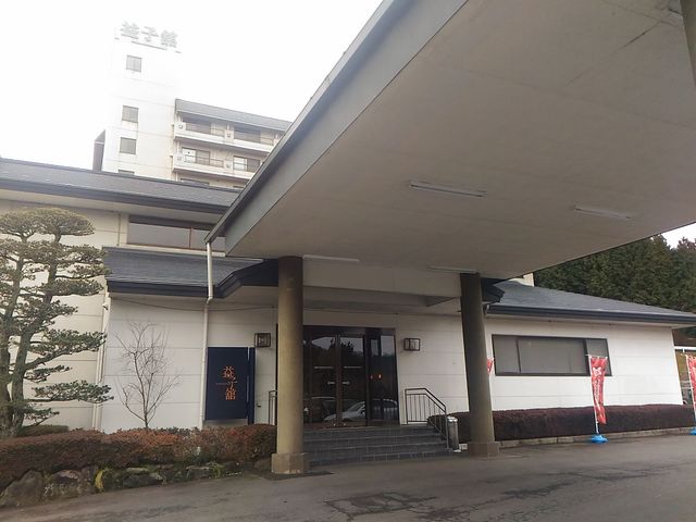 ホテルロビーへの玄関_益子館 里山リゾートホテル