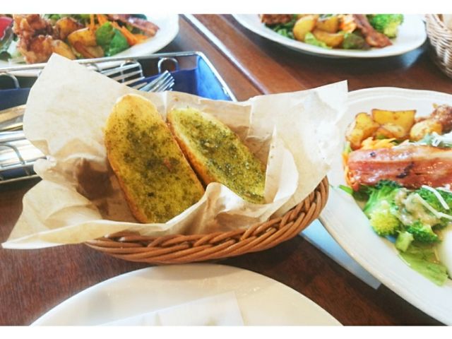 鮮やかなランチタイム_ロイヤルホスト本木店