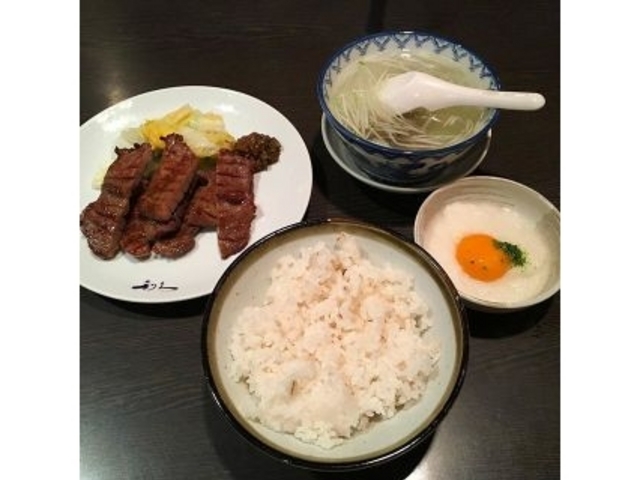 定食にとろろを追加しました!_牛たん炭焼 利久 イオンレイクタウン店