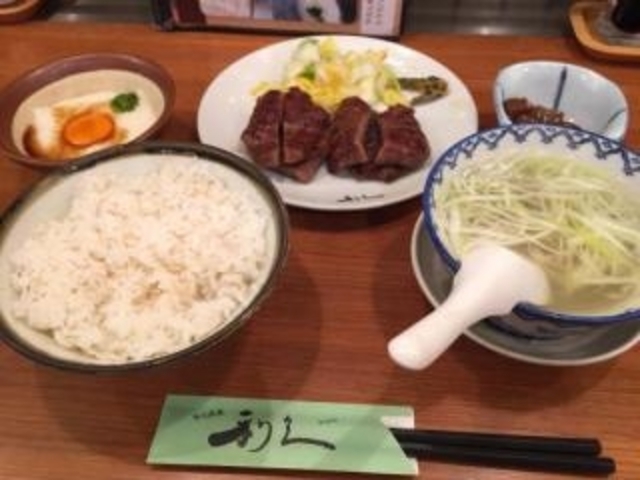 麦飯とテイルスープも最高です☆_牛たん炭焼・利久オフト大郷店