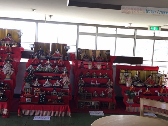 3月初旬に行った為、2階でひな祭りの展示が行われていました_津久井湖観光センター
