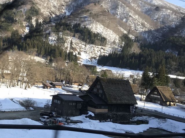 白川郷の中_豆吉本舗 白川郷店