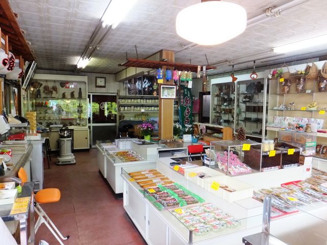 店の様子_室生よもぎ餅本舗 もりもと