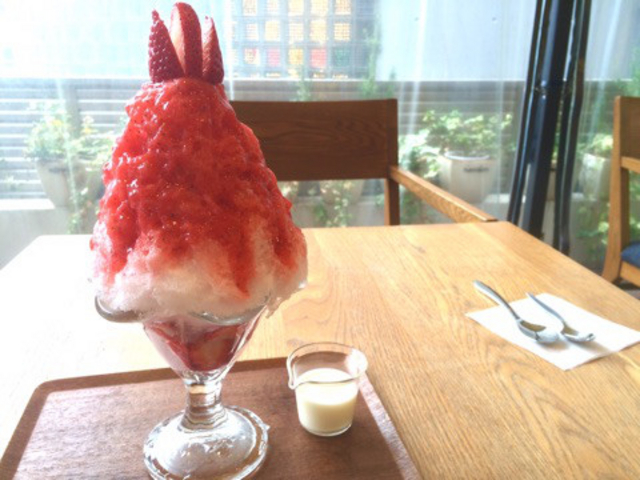トサカ苺のかき氷_織部 下北沢店
