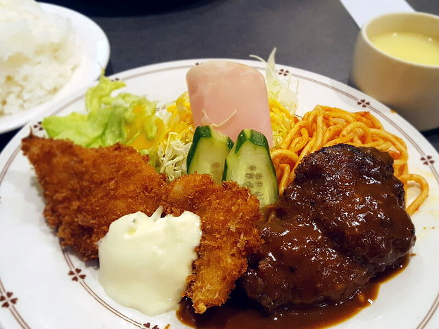 いろいろ食べられる_レストラン・マルマン