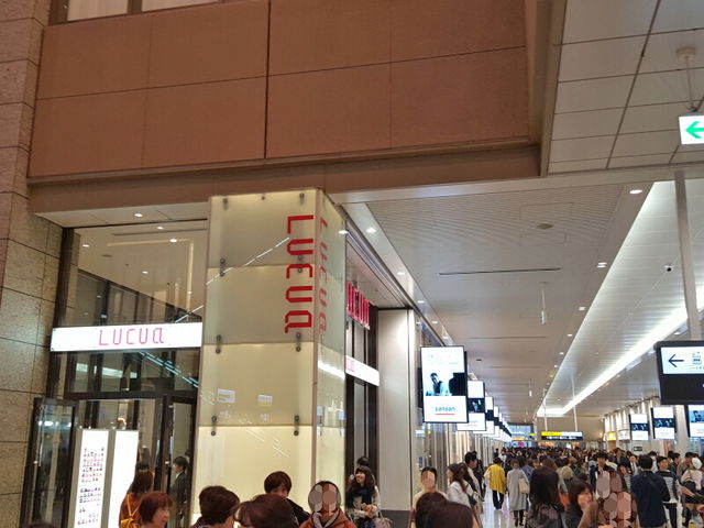 いろいろお店があります。_ルクア大阪