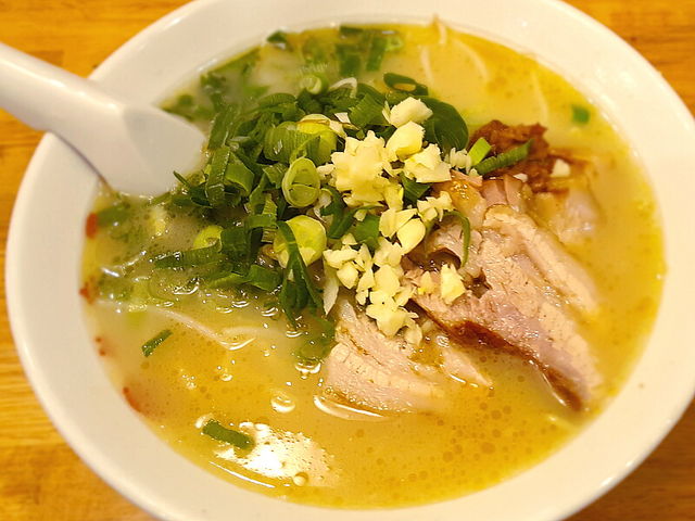 ニンニクは少しだけ_薩摩っ子ラーメン 石切店