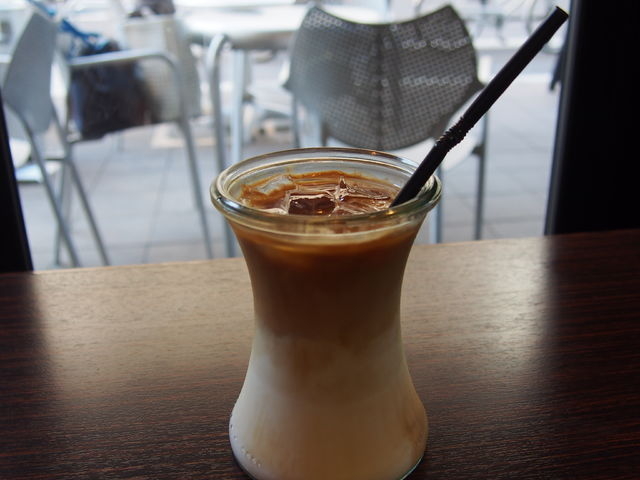アイスカフェラテ_モンディアルカフェ328 (MONDIAL KAFFEE 328)