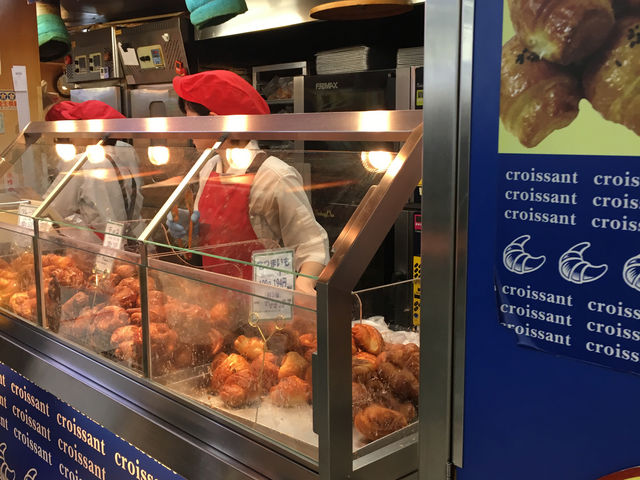 行列でも回転は早いです_ミニヨン・博多駅店