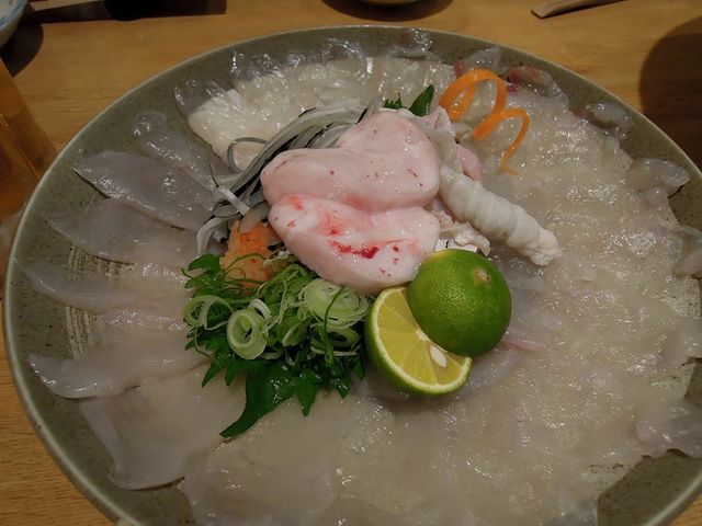 見事に盛り付けられたフグ_一円相