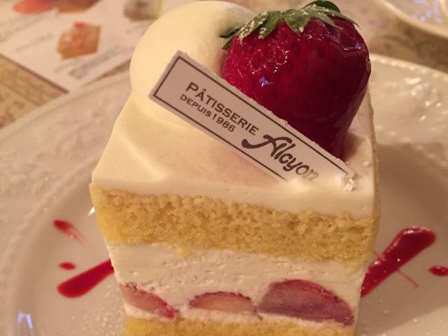 ケーキの種類も豊富_サロン・ド・テ・アルション 法善寺本店