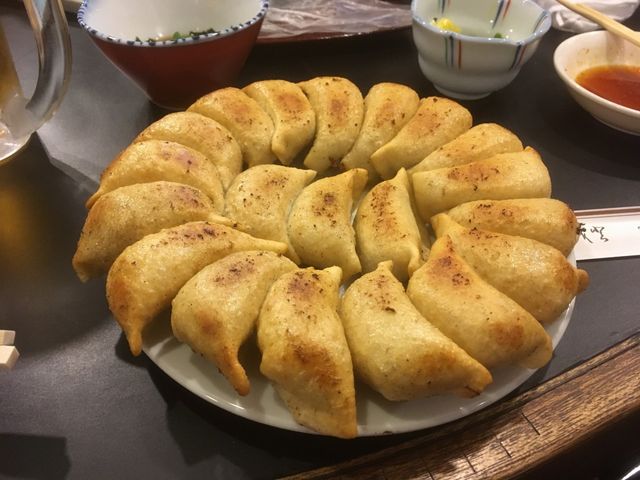 円盤餃子_餃子の店 山女