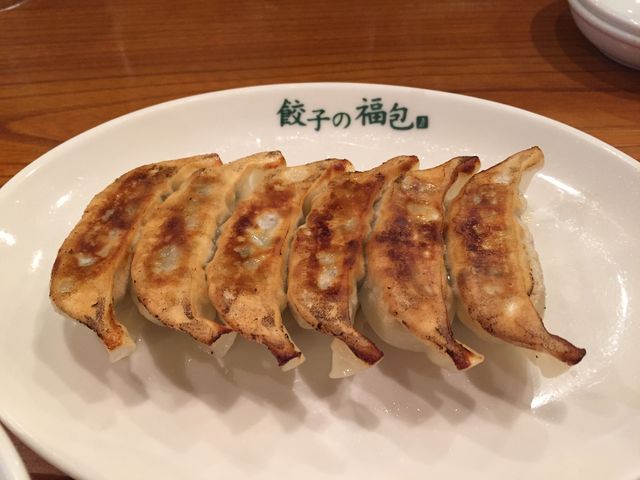 焼き餃子。一人前は6個入り_餃子の福包 新宿店