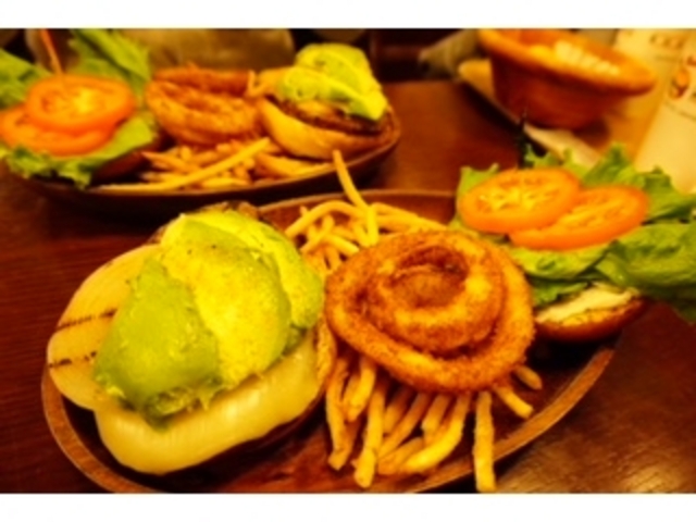 ハンバーガー_クアアイナ なんばパークス店