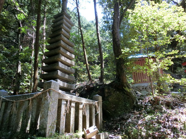 やんまあさんの天神社十三重石塔の投稿写真1