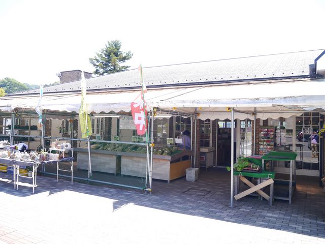 外の地元野菜の販売も安くておすすめ_鳥居原ふれあいの館