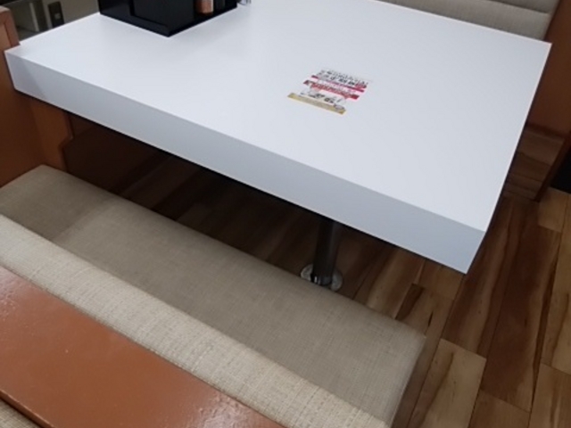 テーブル席_吉野家139号線富士伝法店