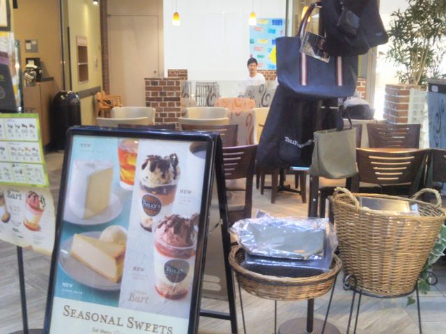 『タリーズコーヒー 横浜ワールドポーターズ店』。_タリーズコーヒー 横浜ワールドポーターズ店